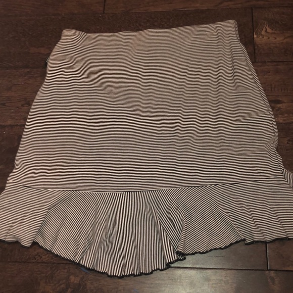 high low ruffled striped mini skirt! - Picture 3 of 3